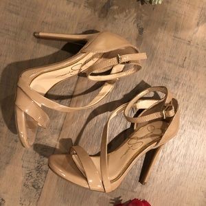 Jessica Simpson nude colored heel. Size 5.